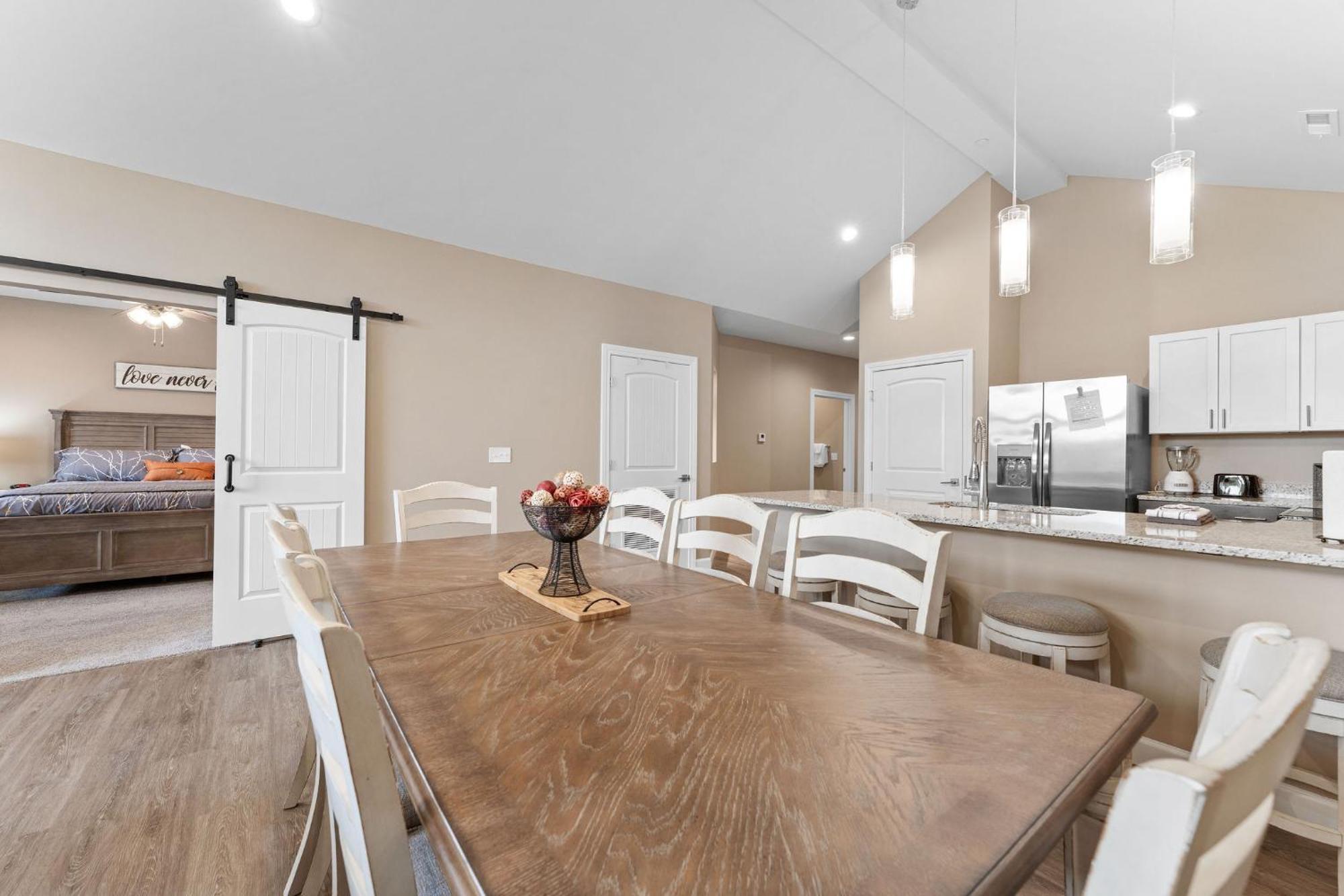 Spacious Retreat, Heart Of The City, Indoor Pool, Free Attraction Tickets! Branson