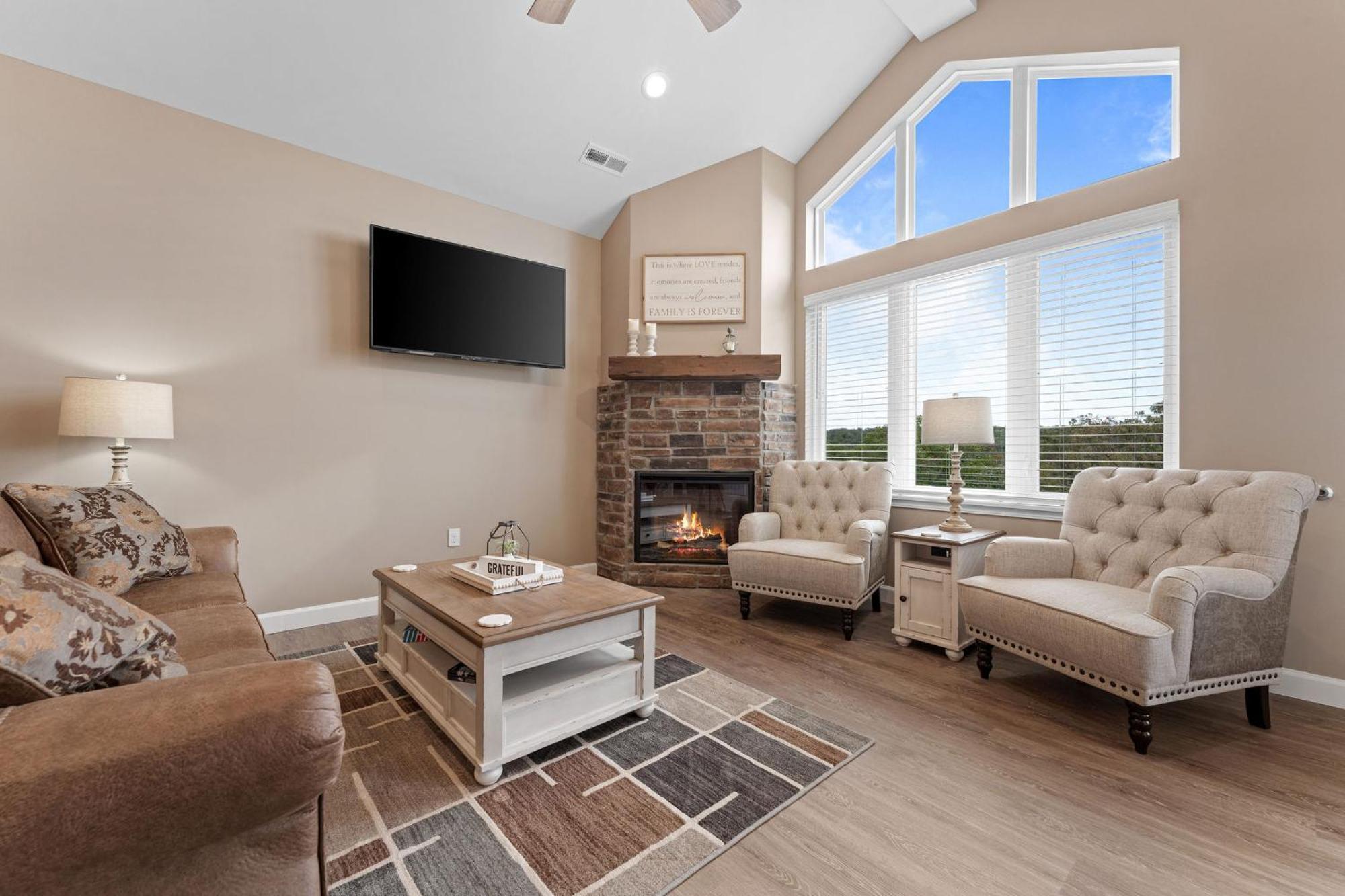 Spacious Retreat, Heart Of The City, Indoor Pool, Free Attraction Tickets! Apartment Branson