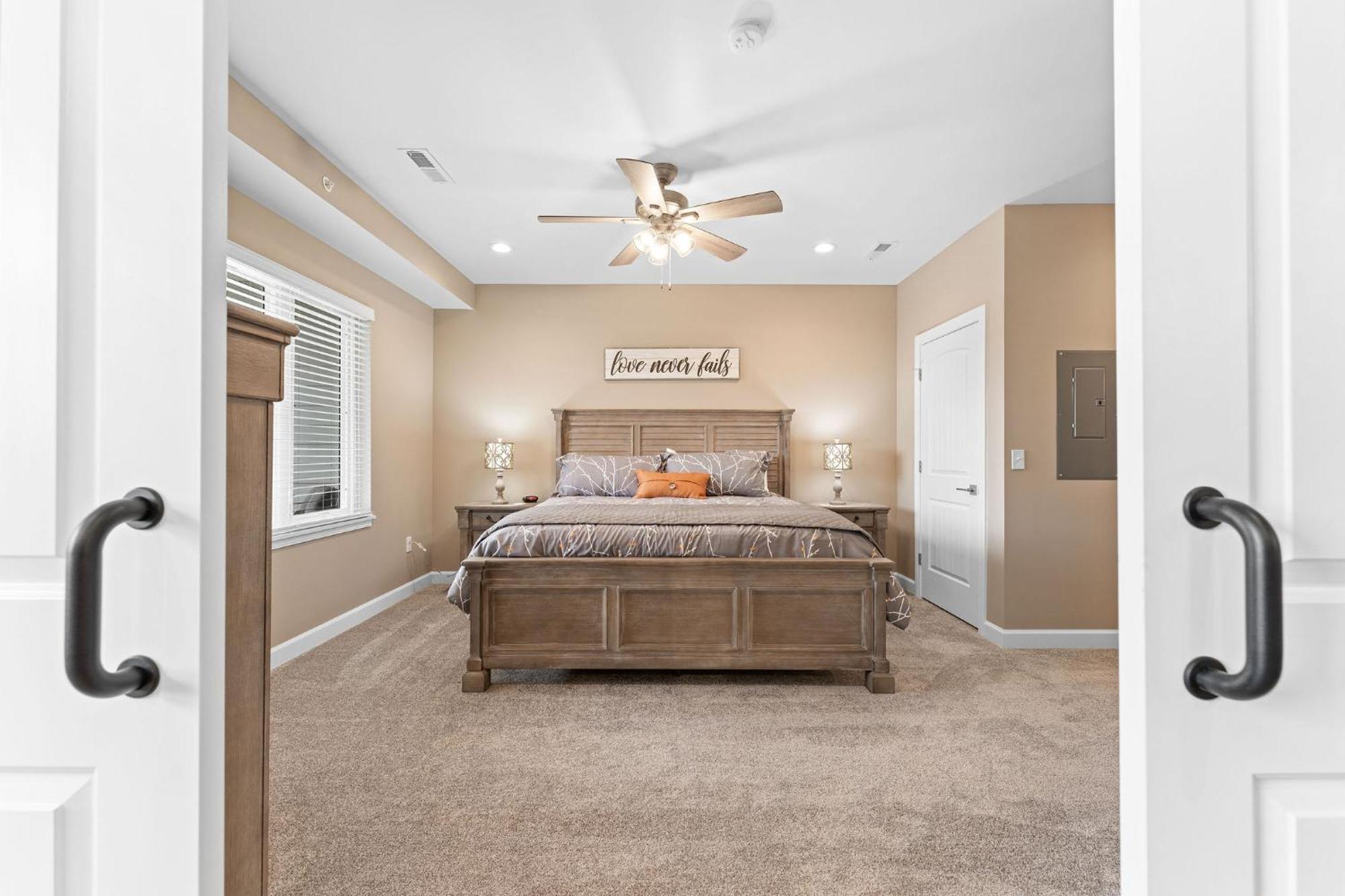 Spacious Retreat, Heart Of The City, Indoor Pool, Free Attraction Tickets! Apartment
