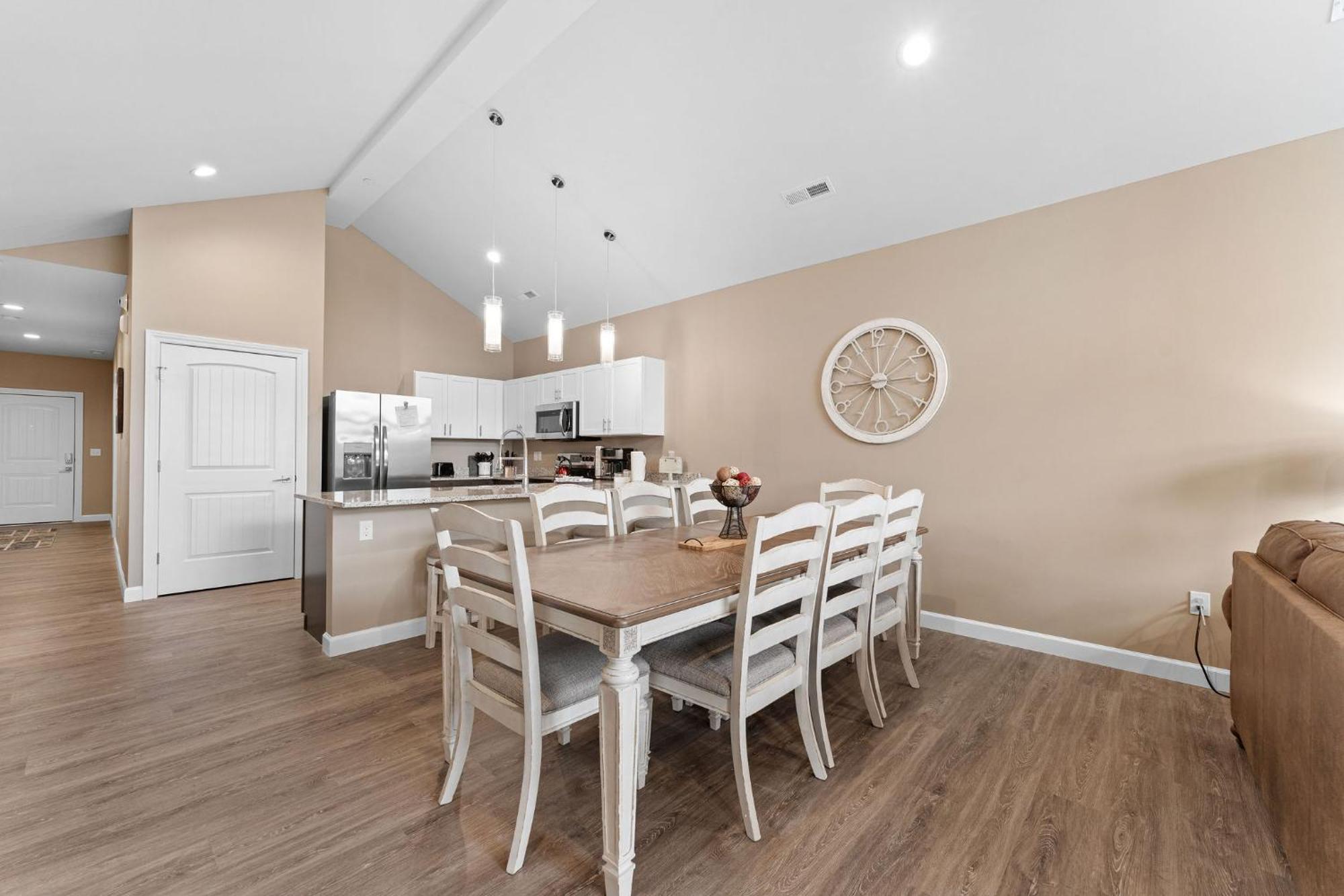 Spacious Retreat, Heart Of The City, Indoor Pool, Free Attraction Tickets! * Branson