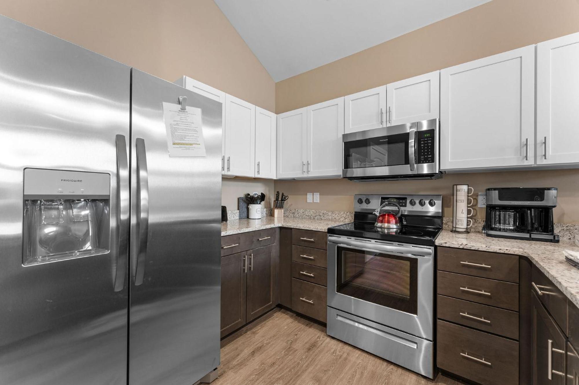 Spacious Retreat, Heart Of The City, Indoor Pool, Free Attraction Tickets! Apartment *