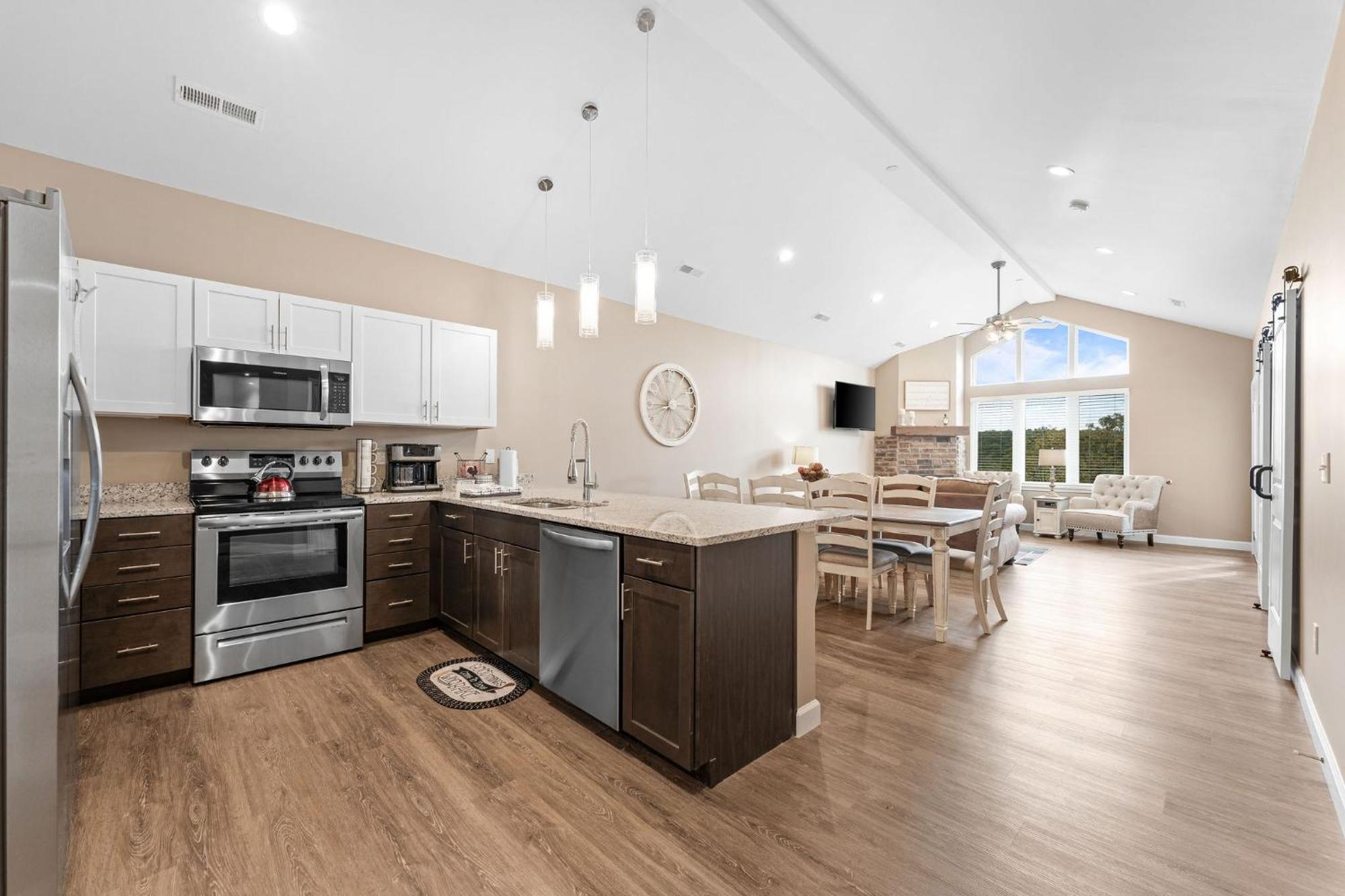 Apartment Spacious Retreat, Heart Of The City, Indoor Pool, Free Attraction Tickets! *