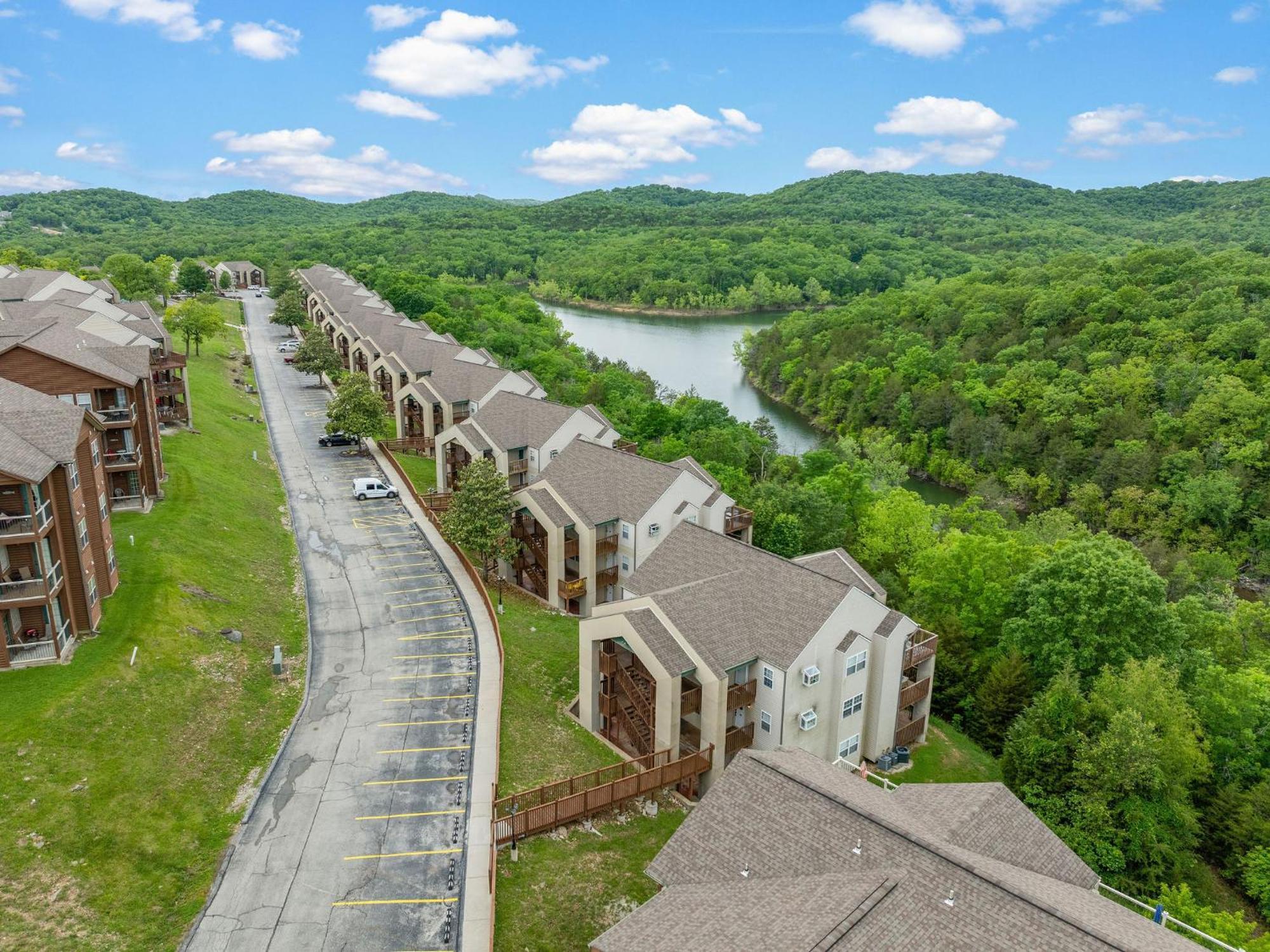 Ozark Vista Apartment *