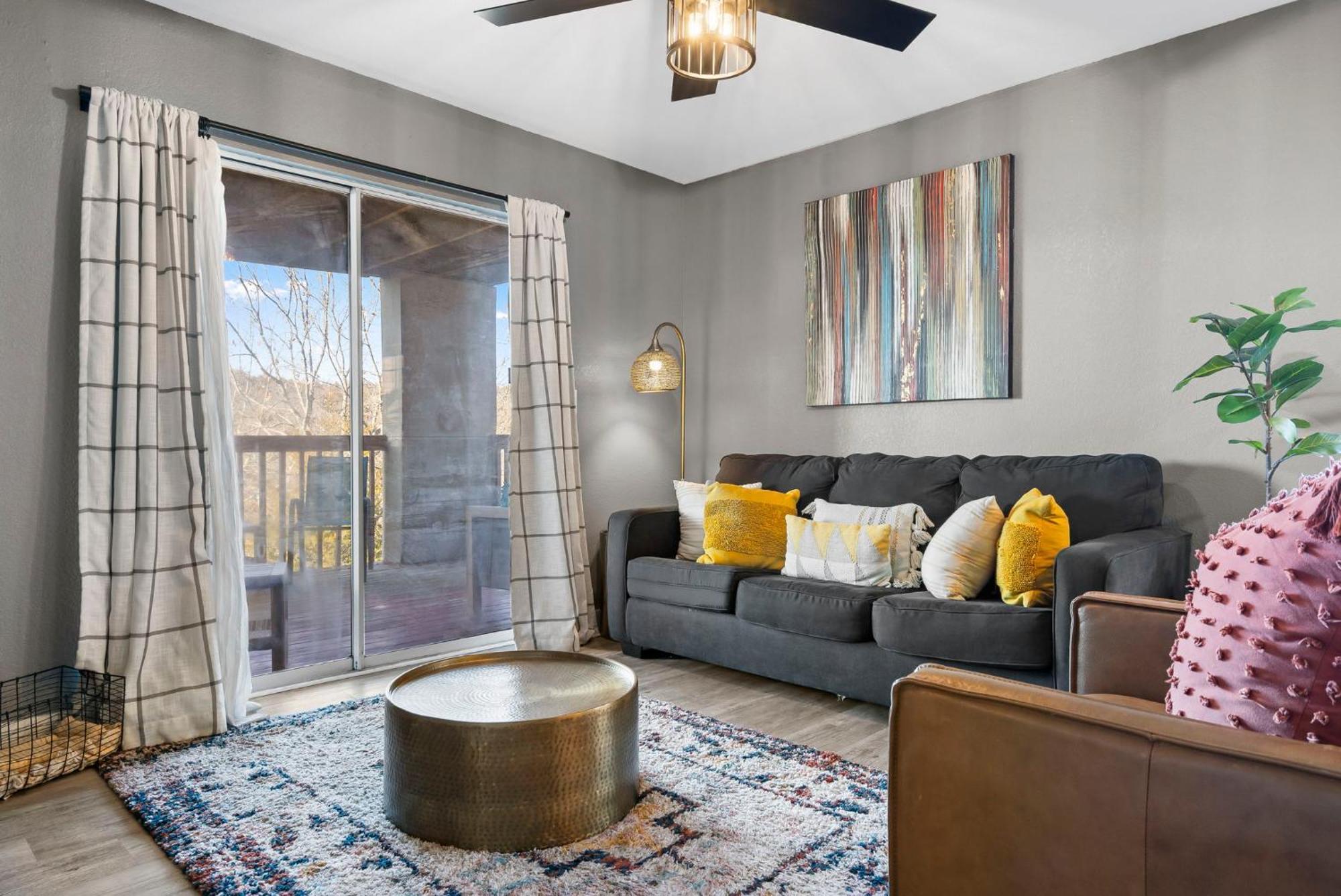 Ozark Vista Apartment *