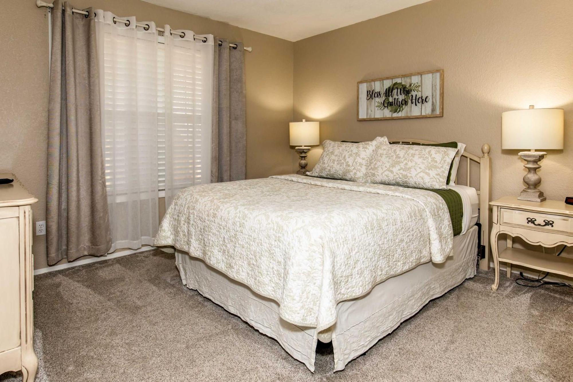 - 3 Miles To The Strip! Apartment *