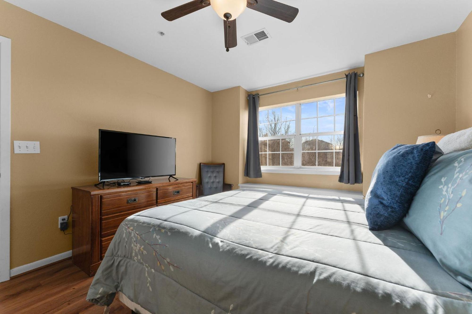 Aparthotel Cozy Top Floor 2Br Condo With View And Amenities!! *