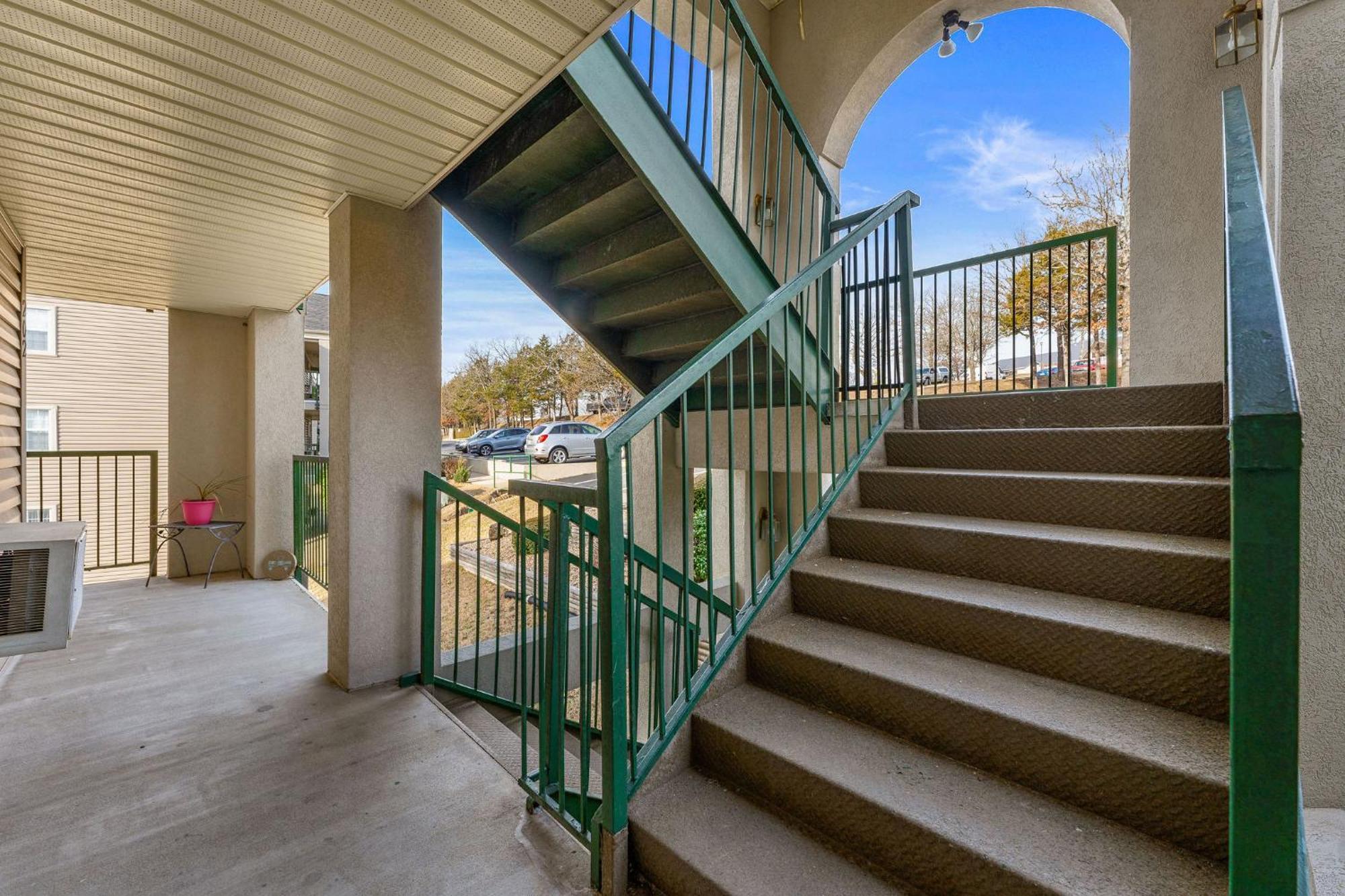 Aparthotel Cozy Top Floor 2Br Condo With View And Amenities!!