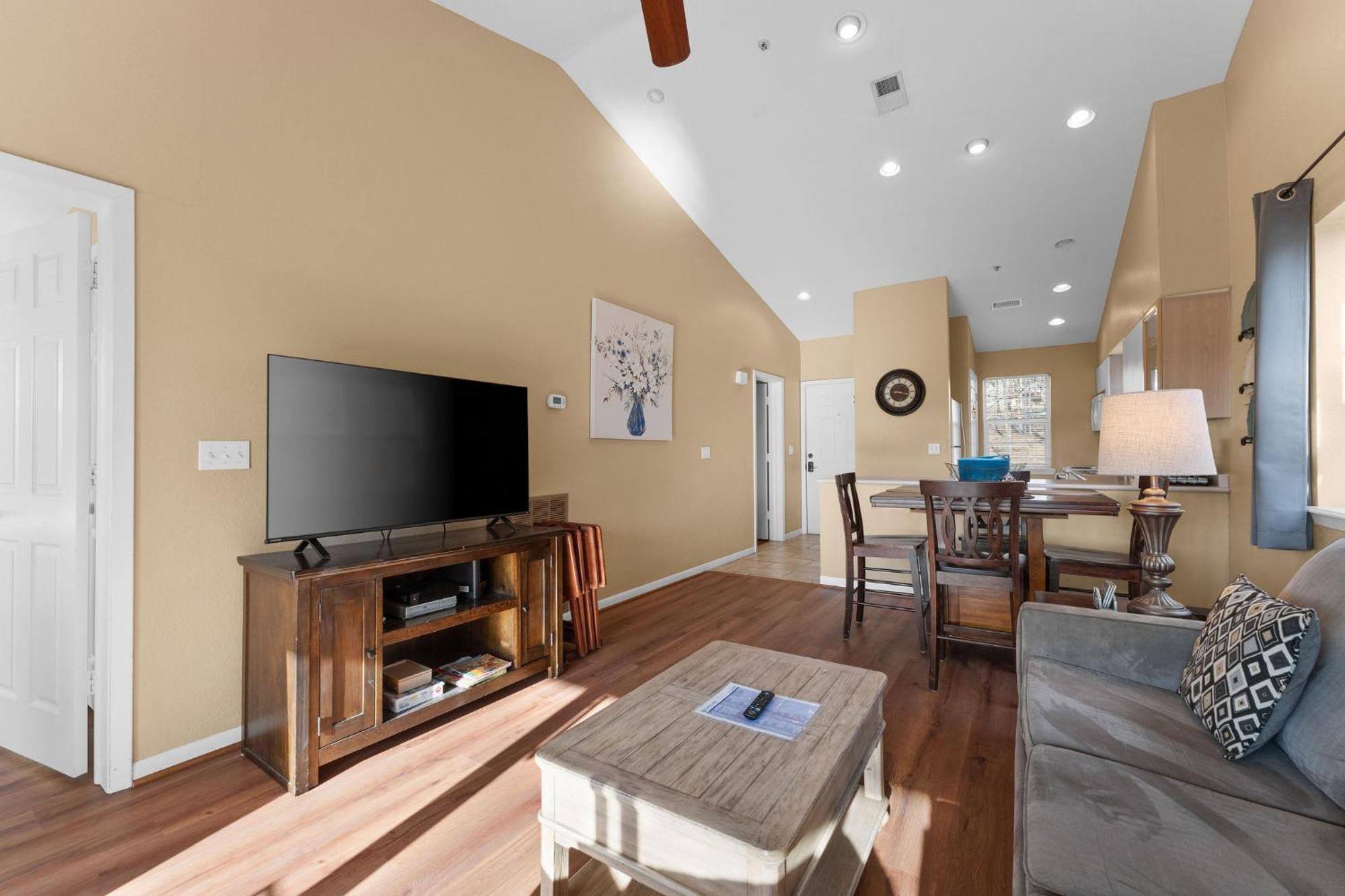 Cozy Top Floor 2Br Condo With View And Amenities!! Aparthotel