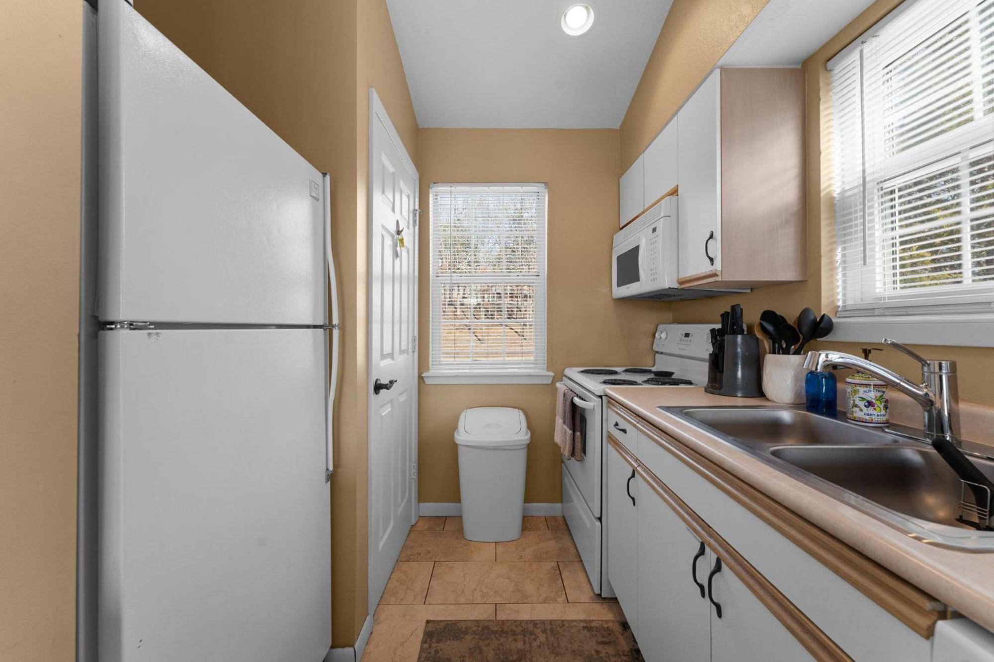 Aparthotel Cozy Top Floor 2Br Condo With View And Amenities!!