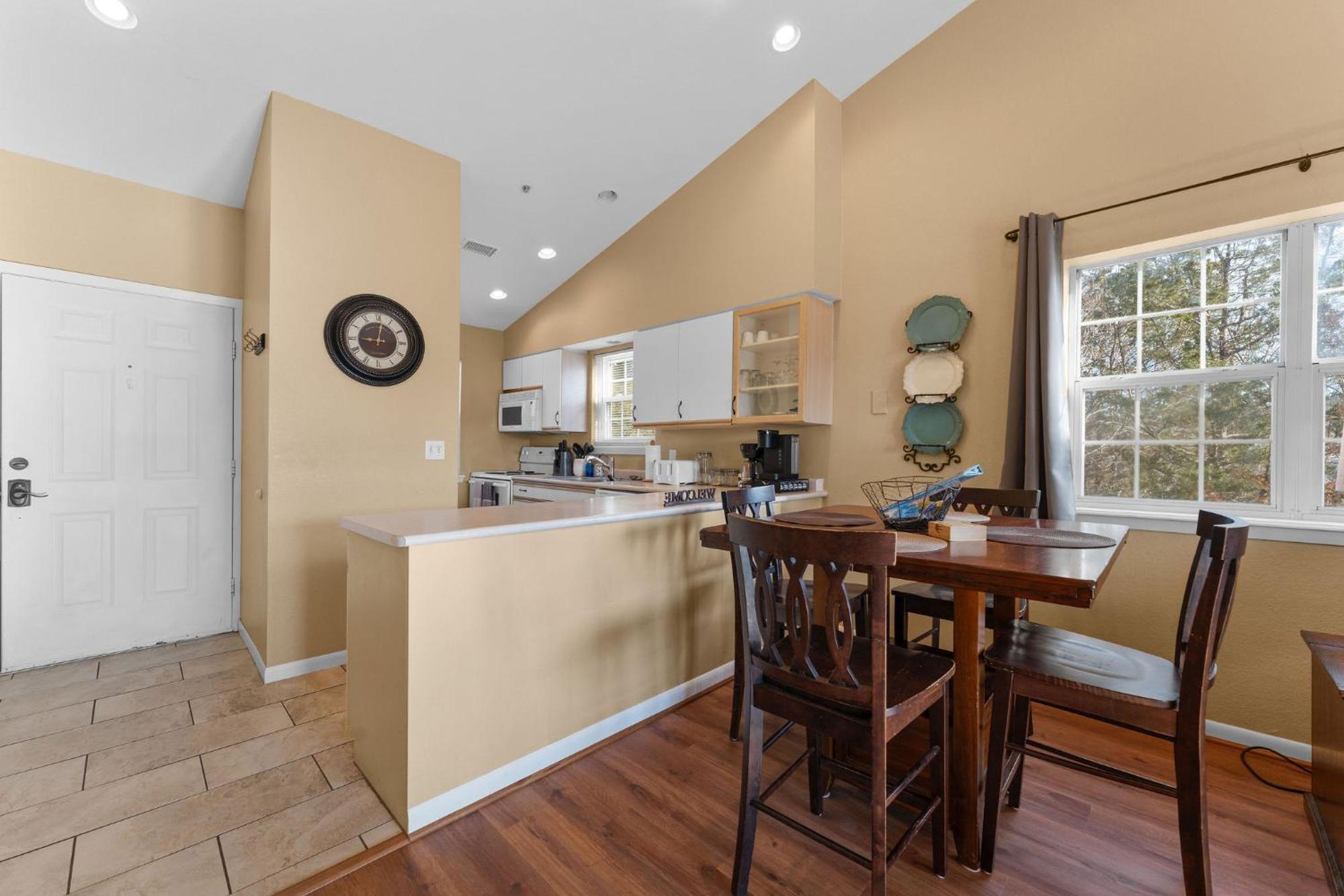 Cozy Top Floor 2Br Condo With View And Amenities!! Aparthotel