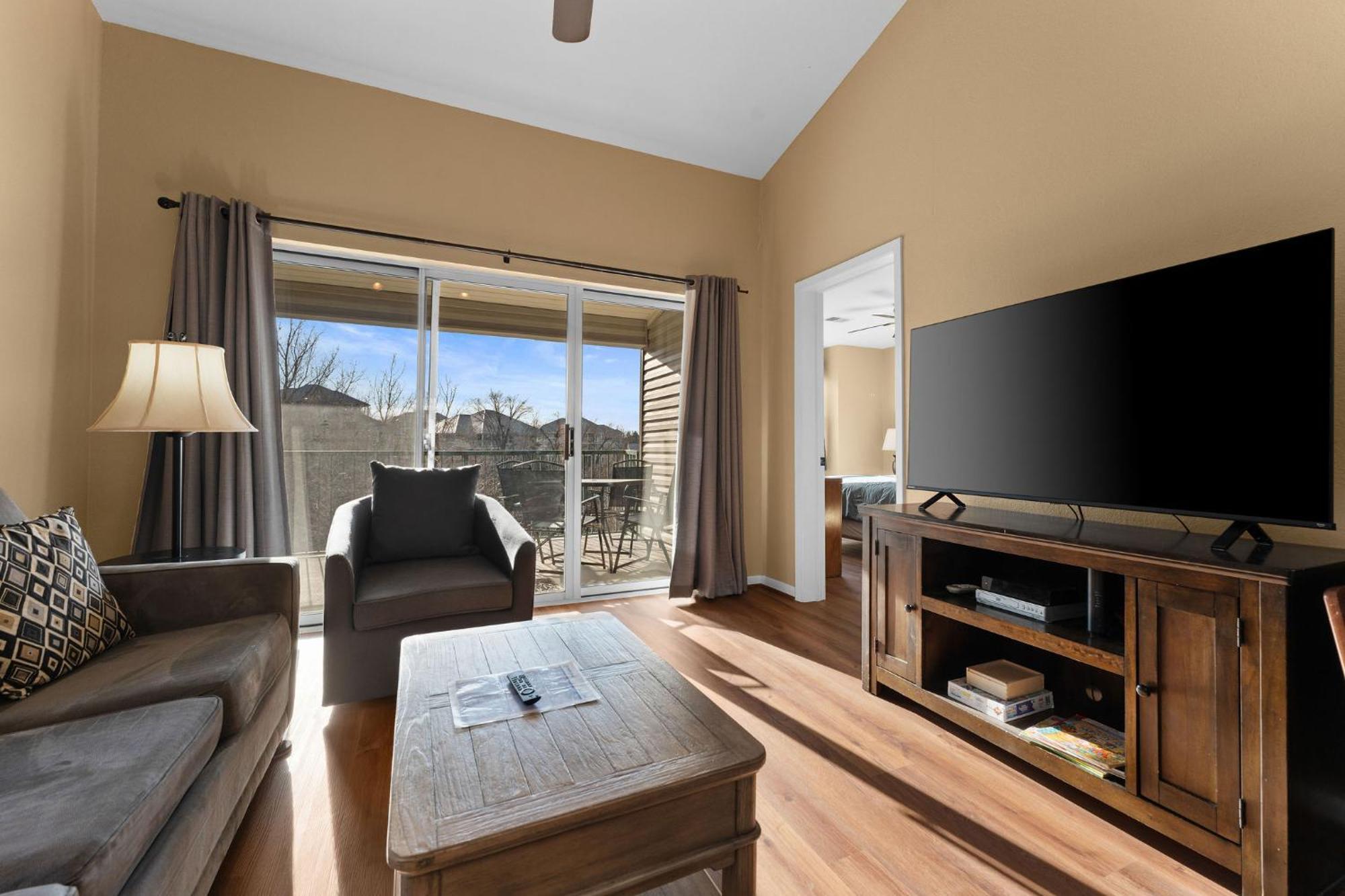 Aparthotel Cozy Top Floor 2Br Condo With View And Amenities!!