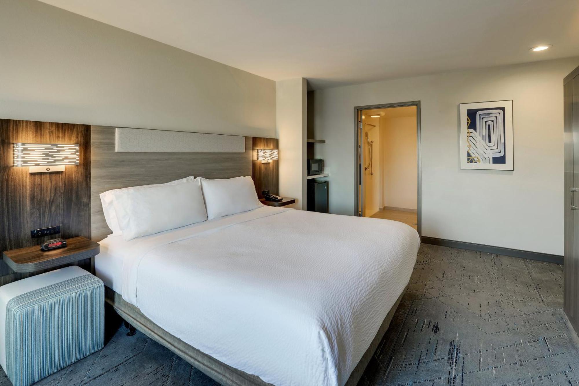 Express & 76 By Ihg 2* Branson