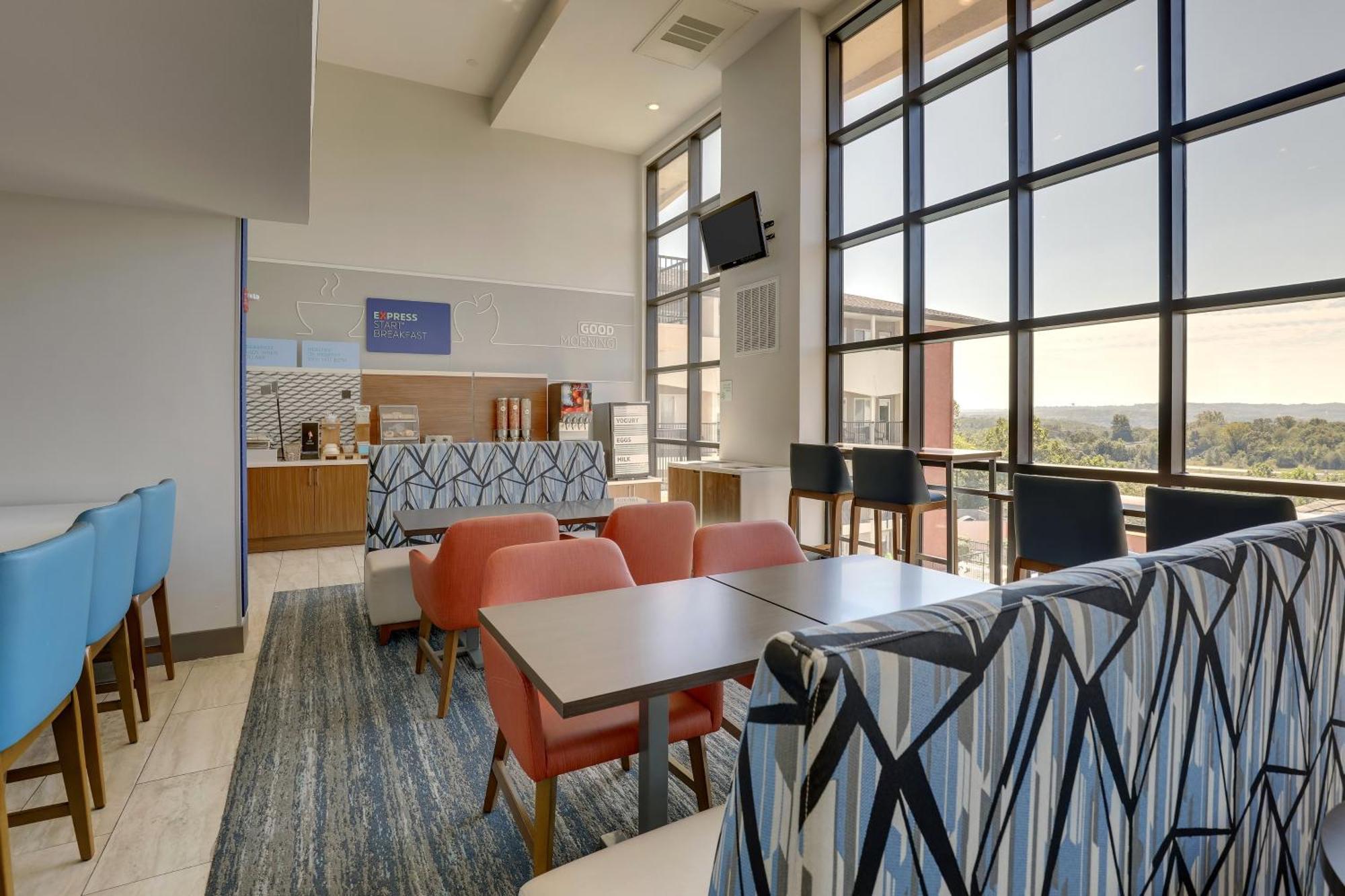 Hotel Express & 76 By Ihg