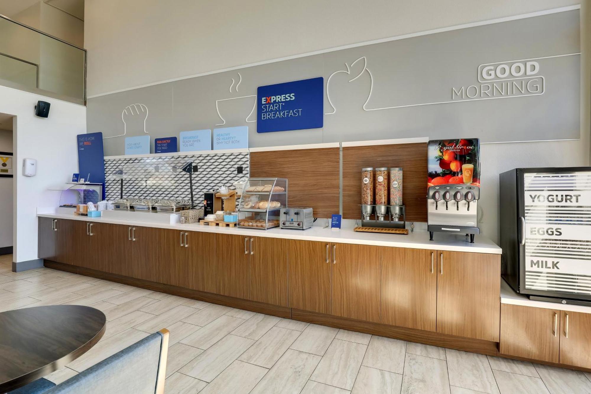 Express & 76 By Ihg 2* Branson