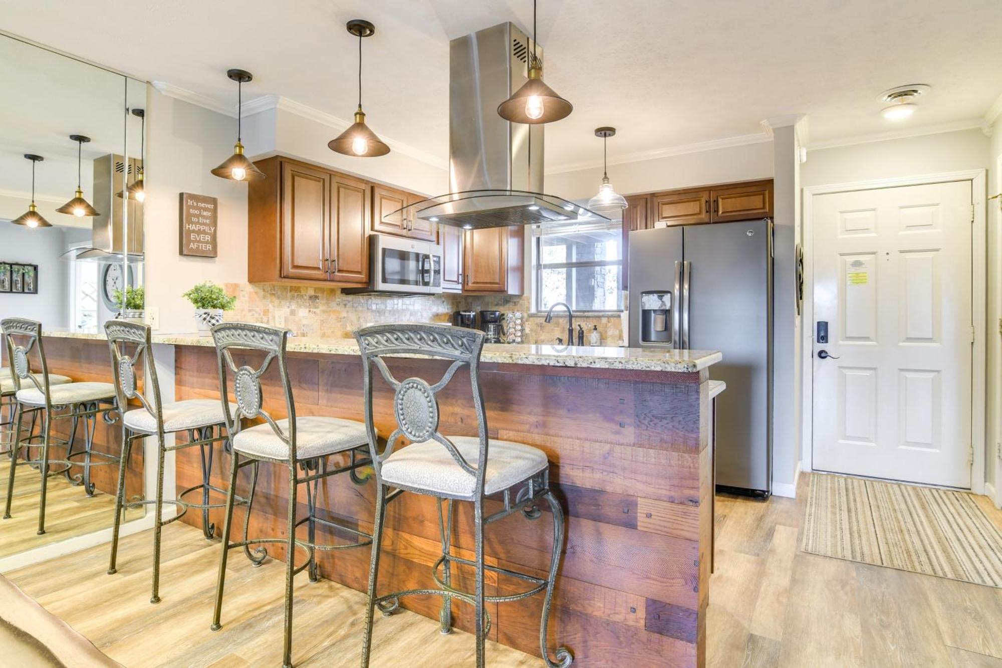 With On-site Golf Course Access! Apartment