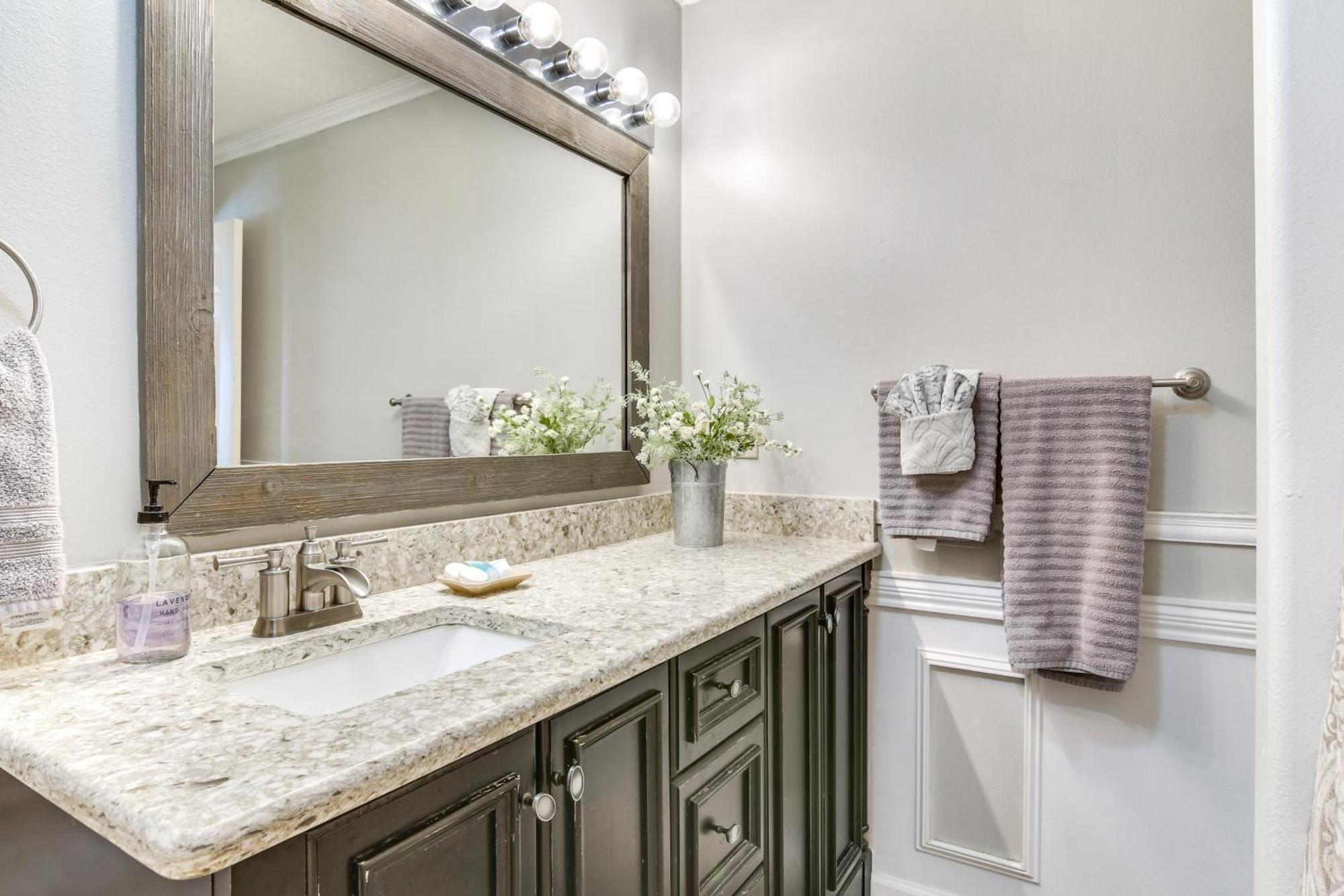 Apartment With On-site Golf Course Access! *