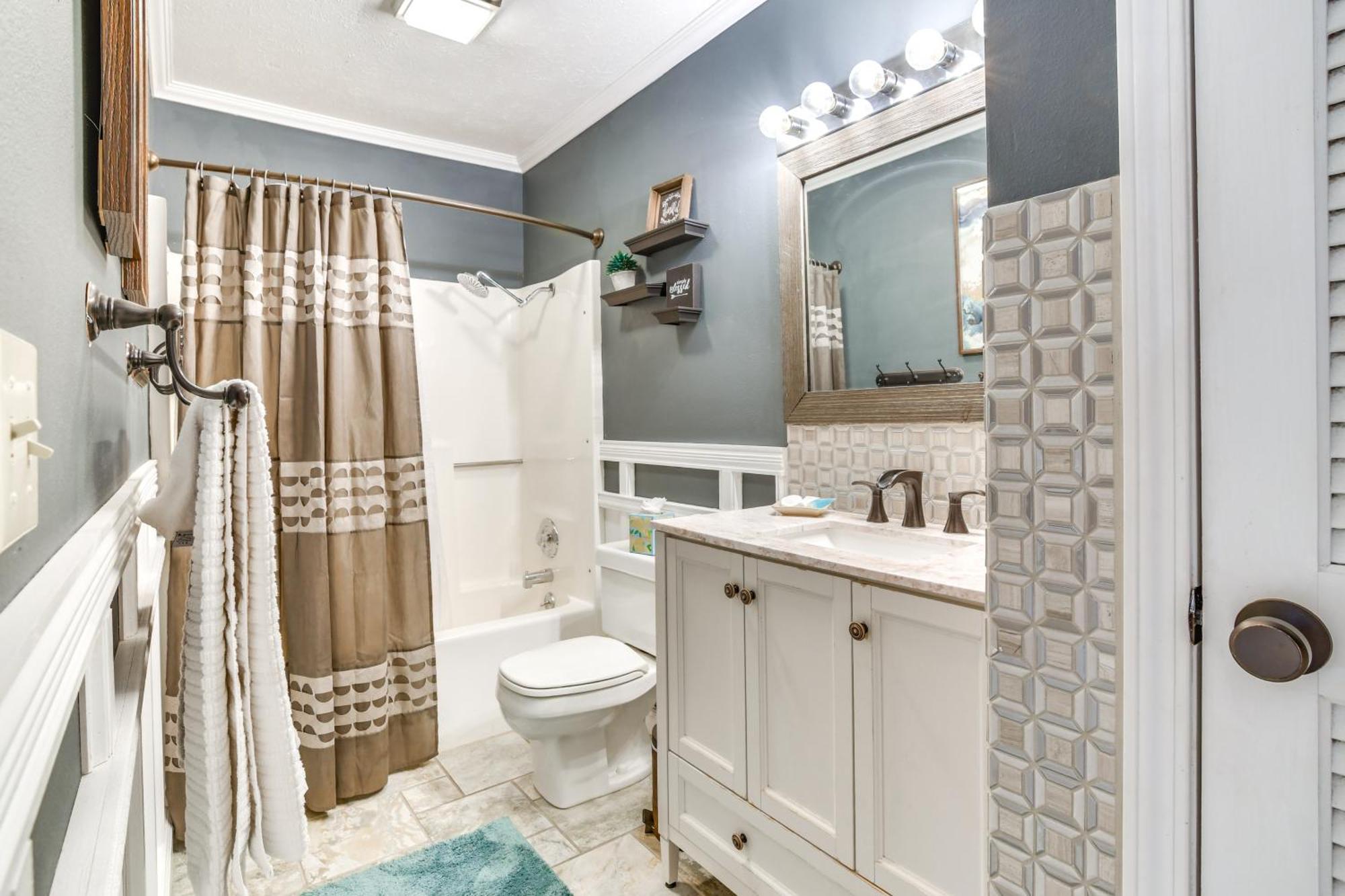Apartment With On-site Golf Course Access! Branson