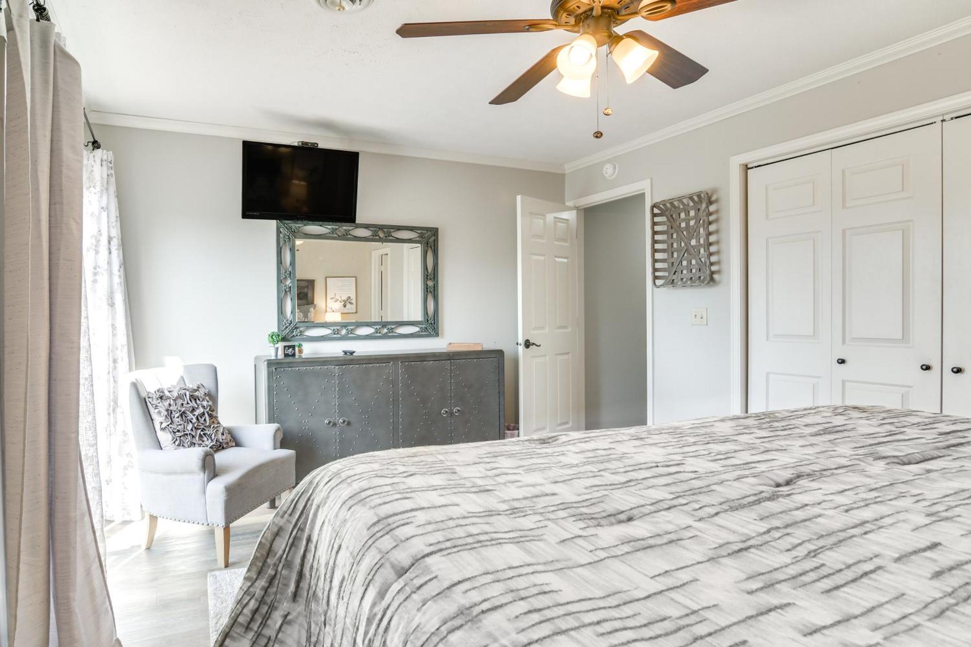 Apartment With On-site Golf Course Access!
