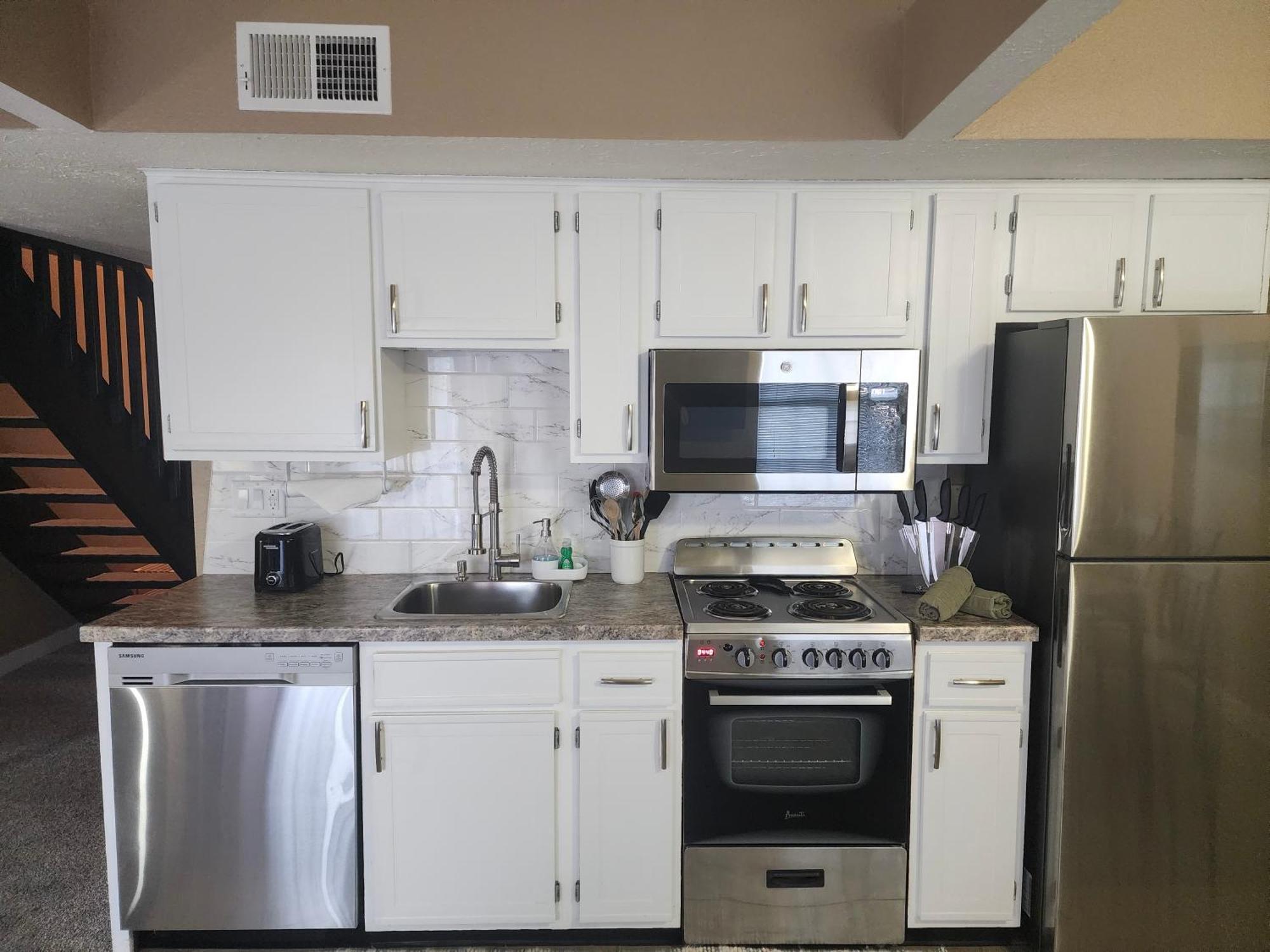 Apartment 2br Cozy - Centrally Located - Free Activities Included - Stairs Required - Fc27-6
