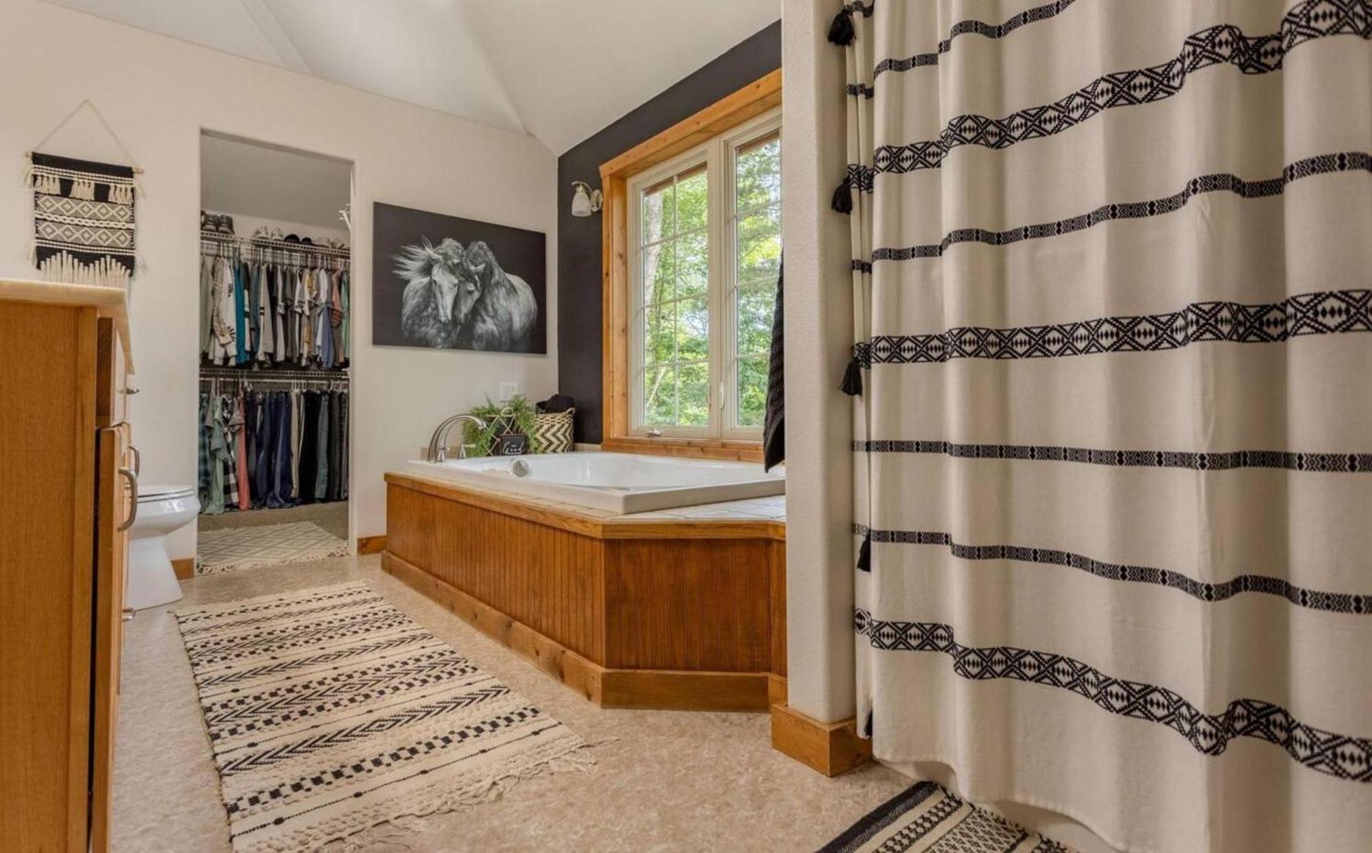 5 Bed Mountain View Retreat * Branson