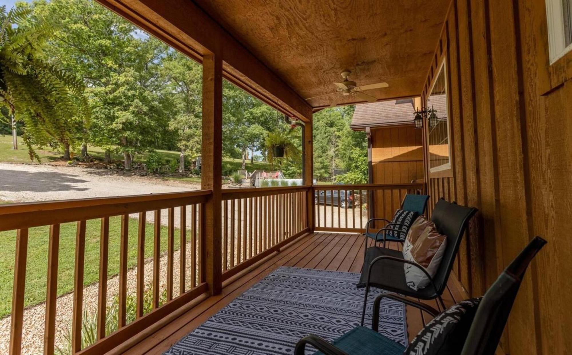 5 Bed Mountain View Retreat * Branson