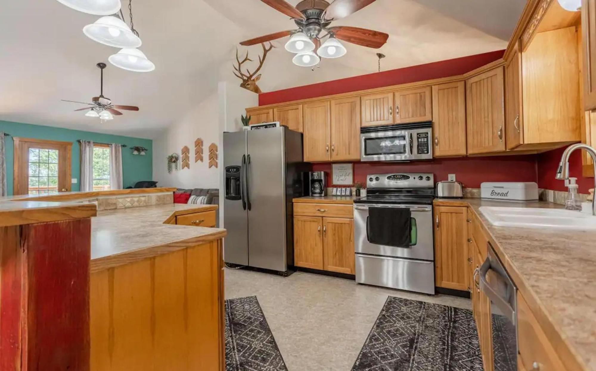 5 Bed Mountain View Retreat Holiday home Branson