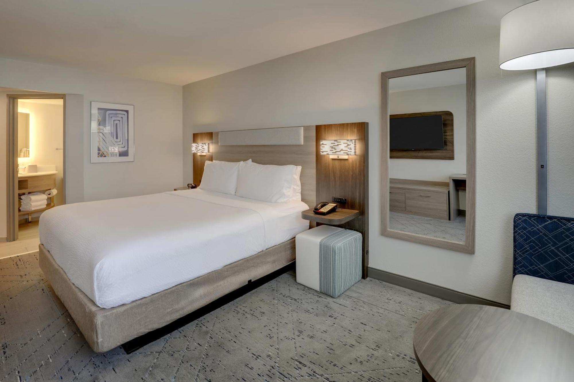 Hotel Express & 76 By Ihg
