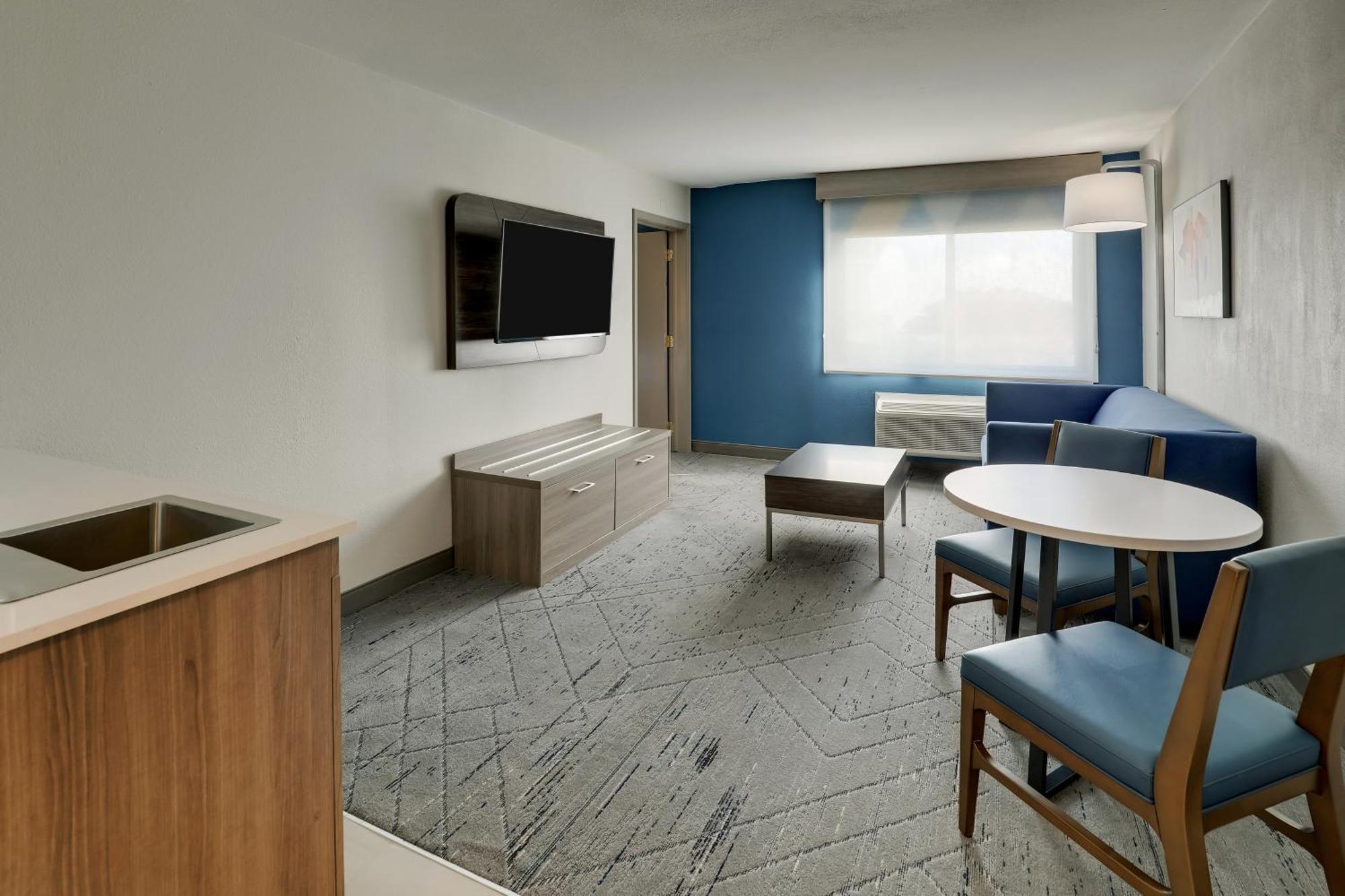 Hotel Express & 76 By Ihg 2*