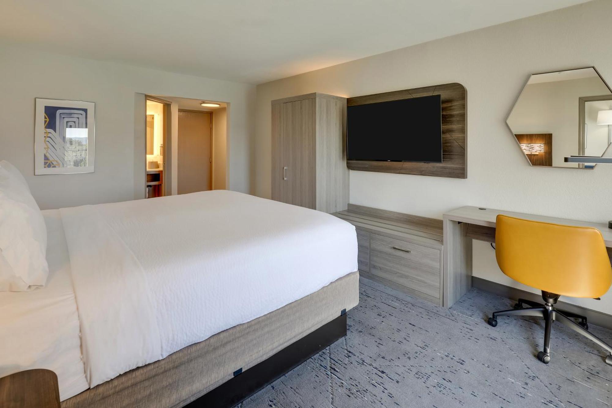 Express & 76 By Ihg 2*
