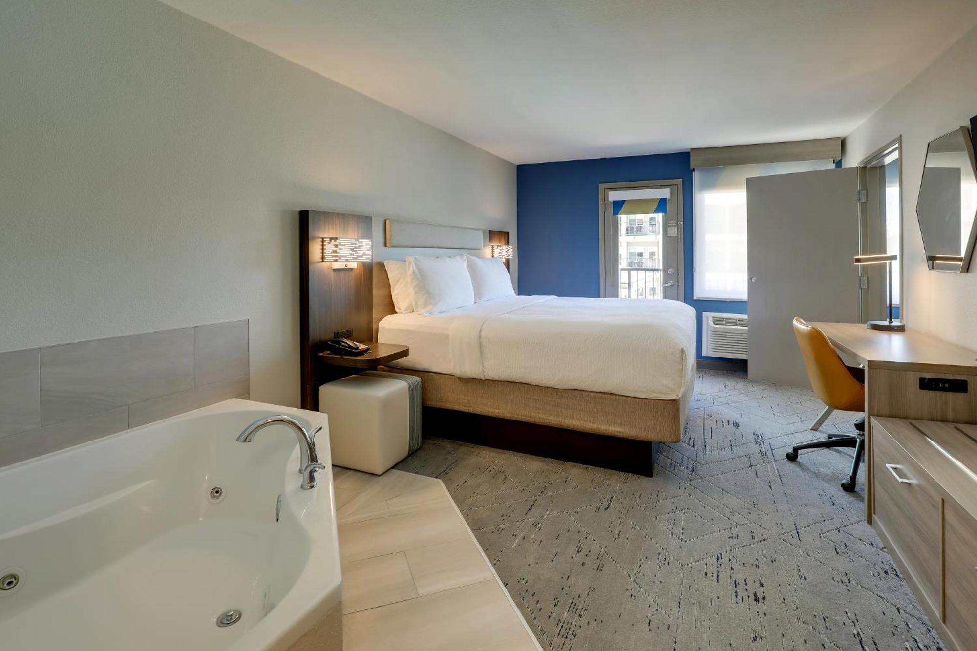 Express & 76 By Ihg