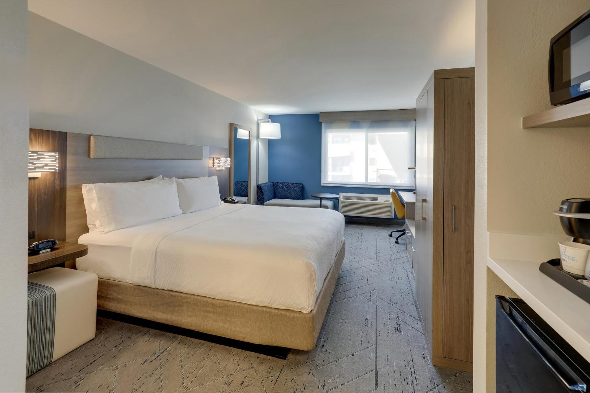 Express & 76 By Ihg Hotel Branson