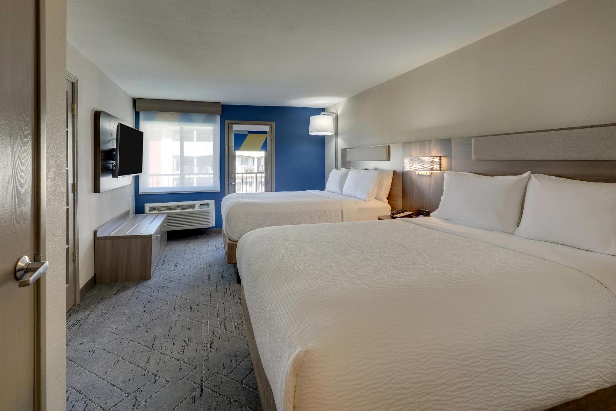 Express & 76 By Ihg 2*