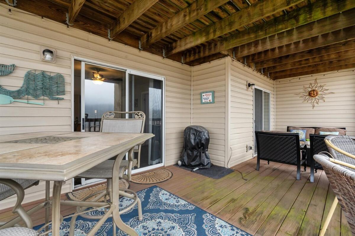 Lakeside Laziness, By Sdc, Pool, Lake, Pets Ok, 28-4 Branson