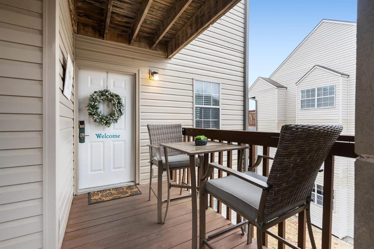 Lakeside Laziness, By Sdc, Pool, Lake, Pets Ok, 28-4 Apartment *