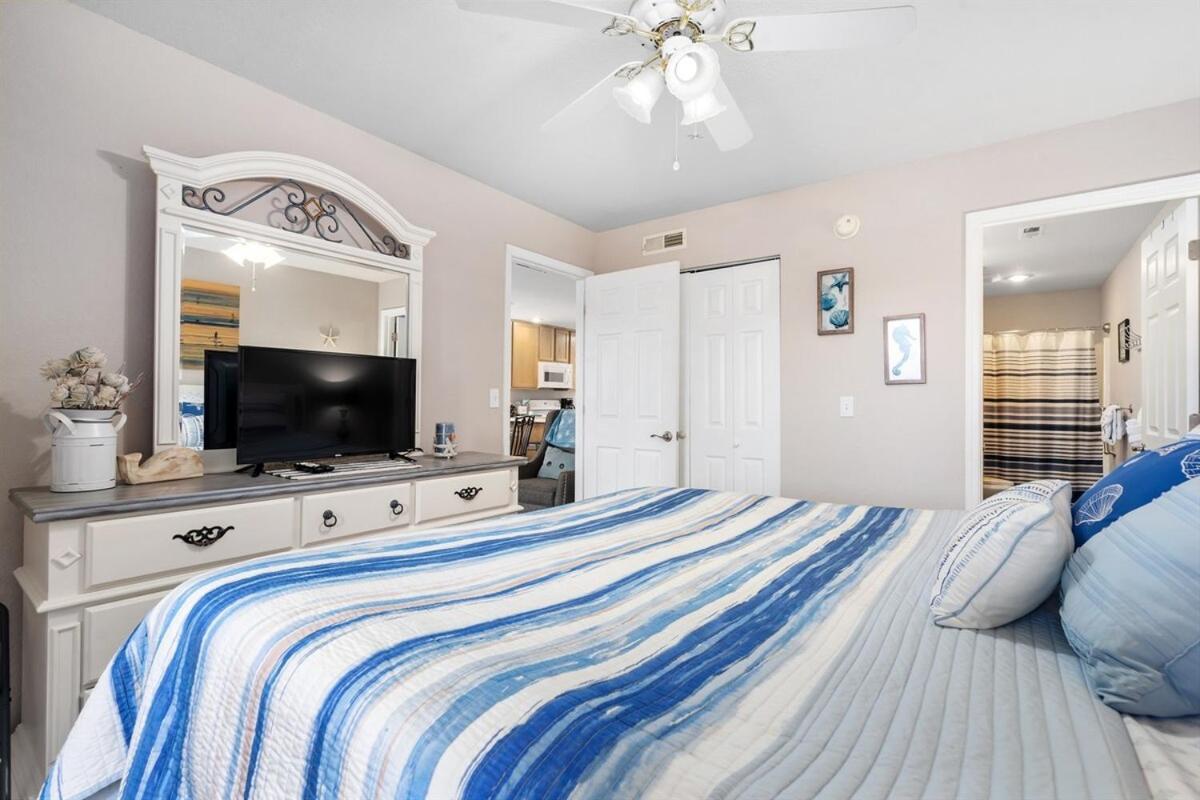 Lakeside Laziness, By Sdc, Pool, Lake, Pets Ok, 28-4 Apartment *
