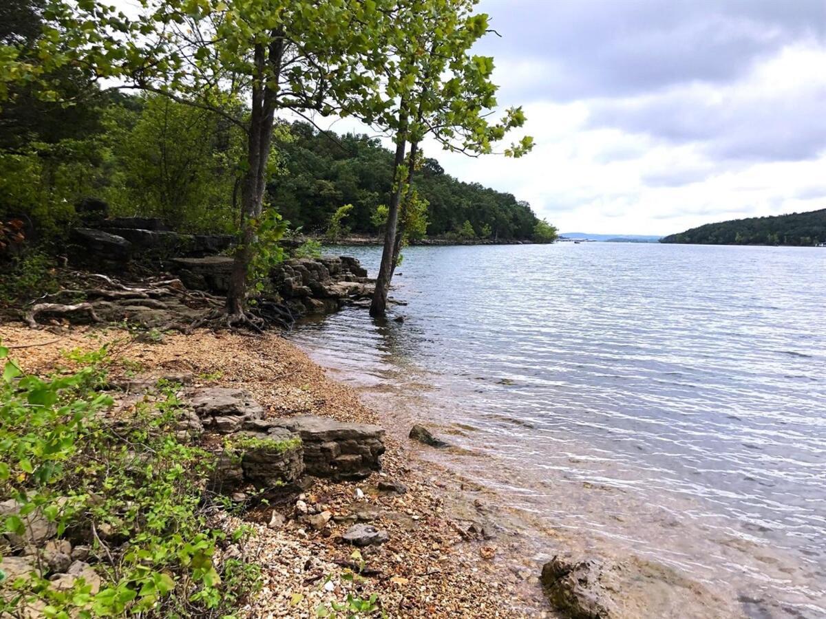 Lakeside Laziness, By Sdc, Pool, Lake, Pets Ok, 28-4 Apartment *