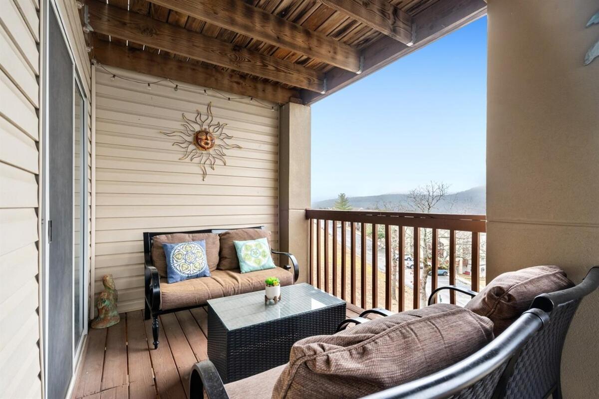 Apartment Lakeside Laziness, By Sdc, Pool, Lake, Pets Ok, 28-4 *