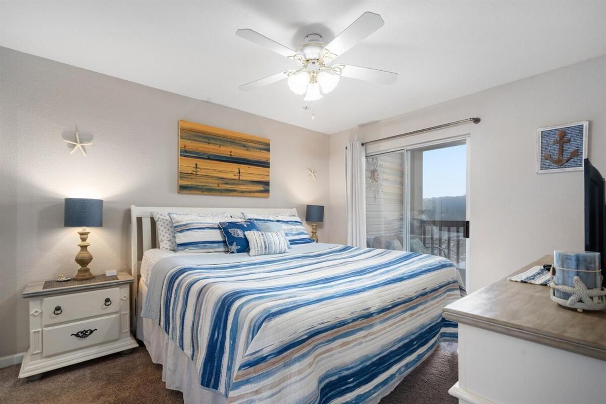 Lakeside Laziness, By Sdc, Pool, Lake, Pets Ok, 28-4 Apartment Branson