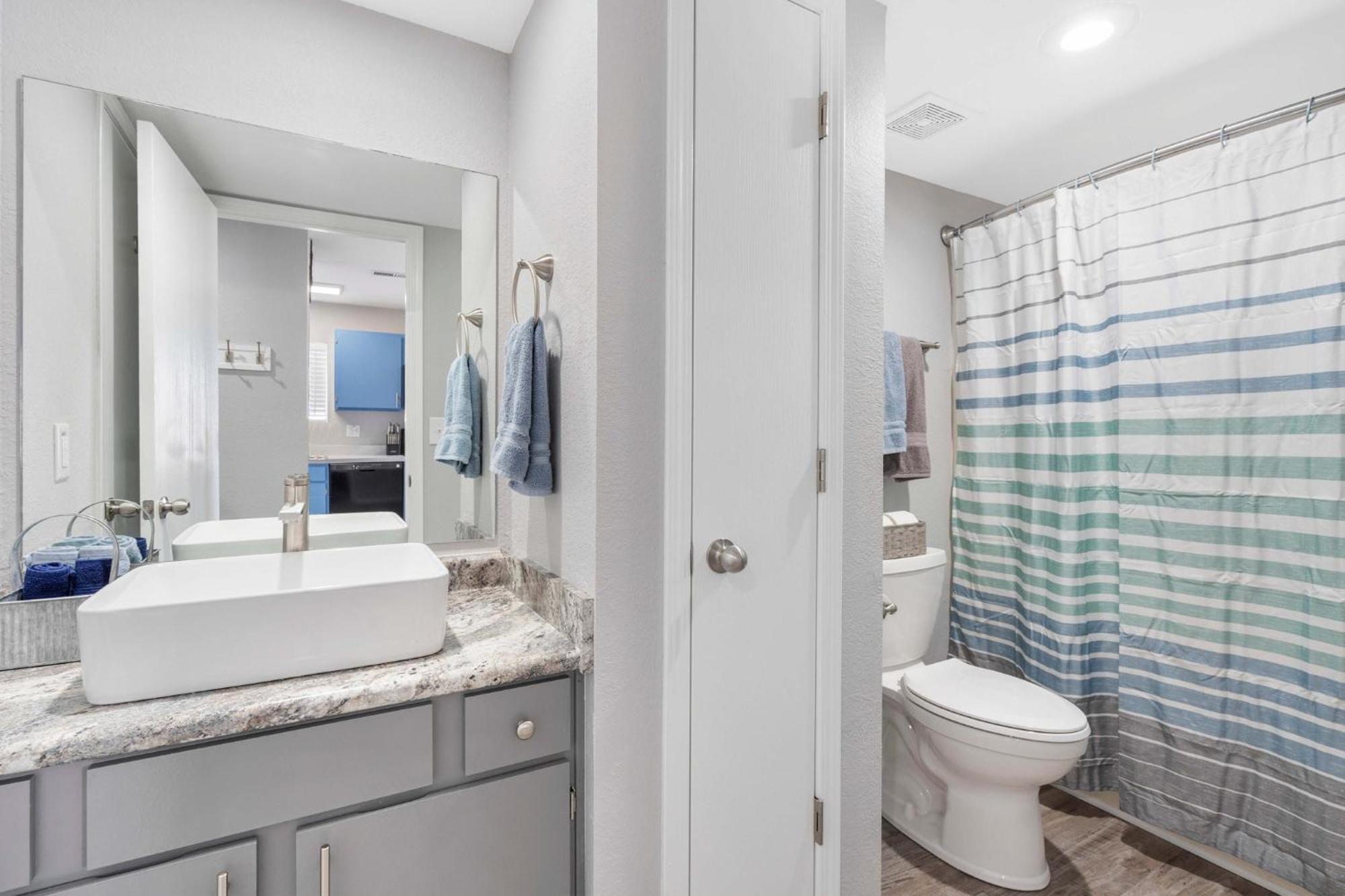 Apartment No Wake Zone, 2br, Bysdc, Onlake, Pebble Beach, 21-2 *
