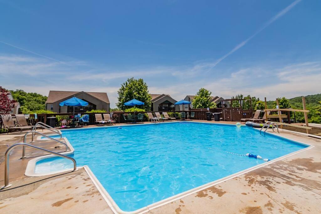 Lakeside With Outdoor Theater, 4min To Silver Dollar Apartment