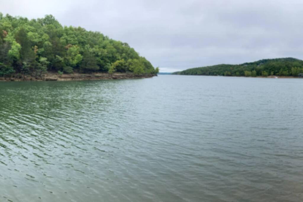 Apartment Lakeside With Outdoor Theater, 4min To Silver Dollar *