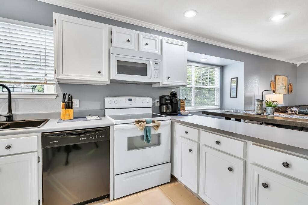 Lakeside With Outdoor Theater, 4min To Silver Dollar Apartment