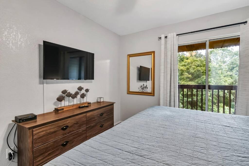 Apartment Lakeside With Outdoor Theater, 4min To Silver Dollar