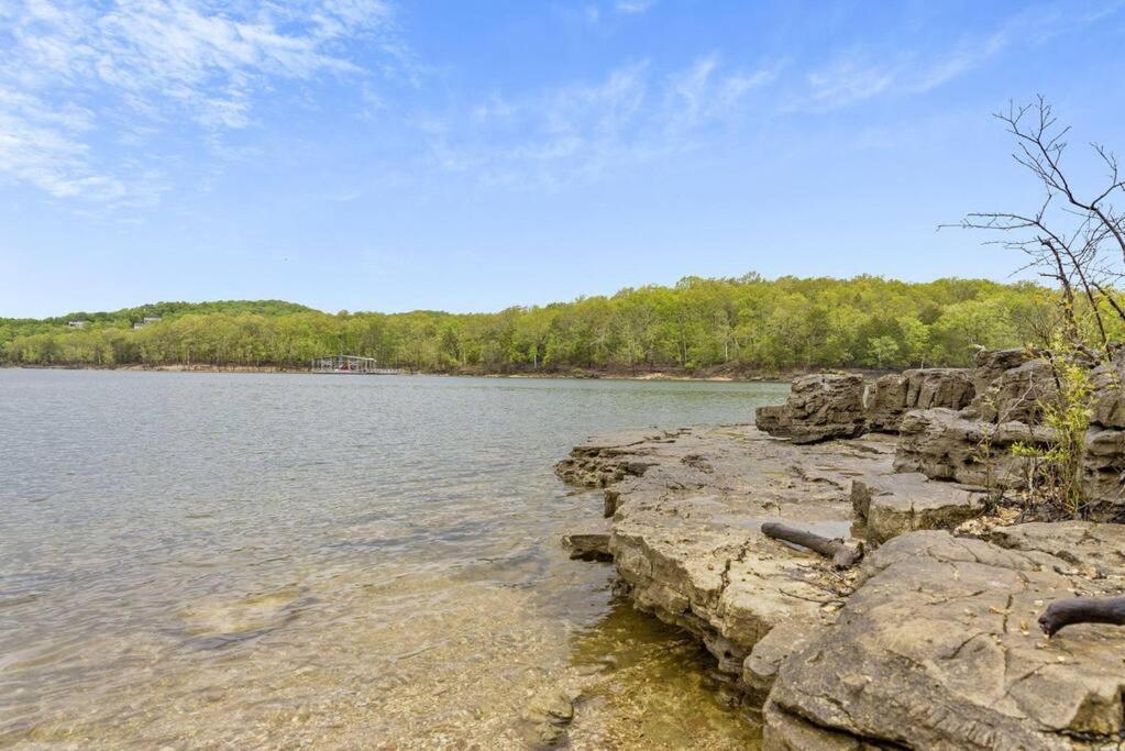 Apartment Lakeside With Outdoor Theater, 4min To Silver Dollar *