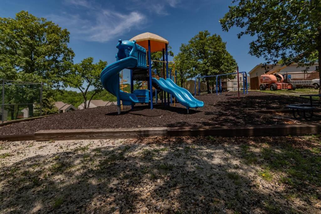 Apartment Lakeside With Outdoor Theater, 4min To Silver Dollar