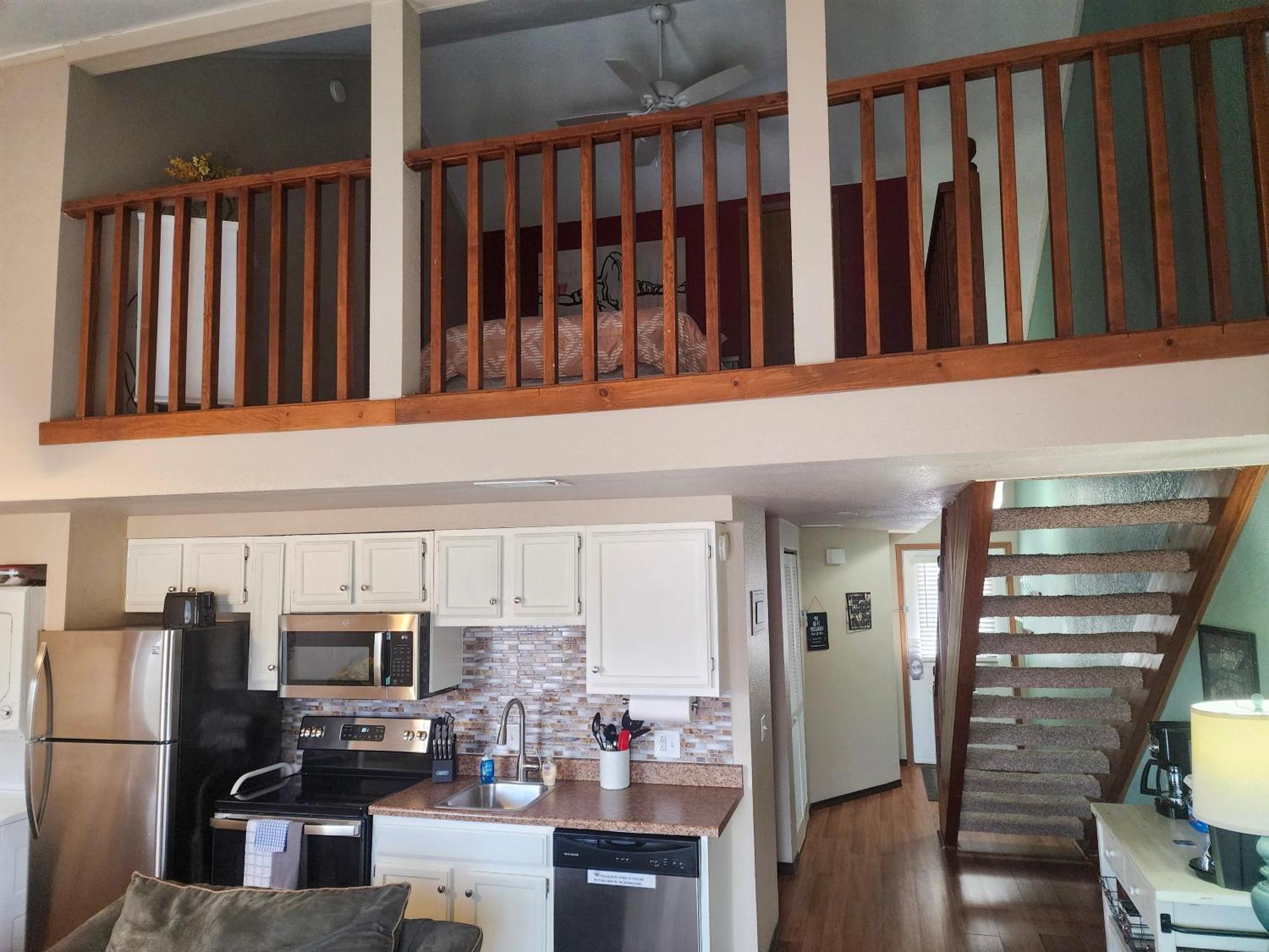 Holiday home 2br Cozy - Centrally Located - Free Activities Included - Stairs Required - Fc25-7