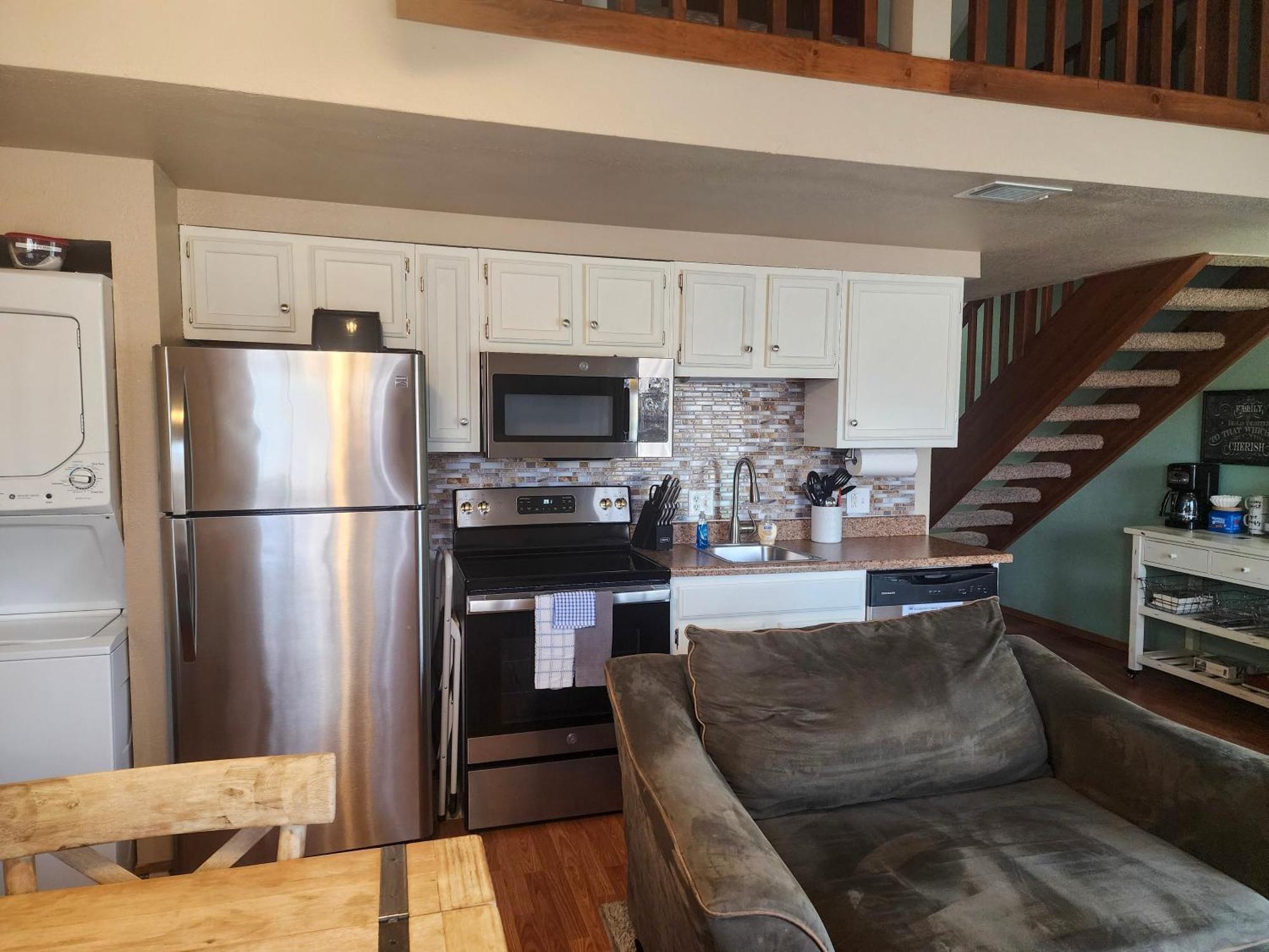 Holiday home 2br Cozy - Centrally Located - Free Activities Included - Stairs Required - Fc25-7