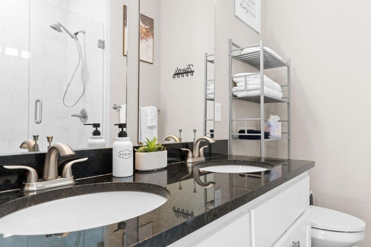 Spring Special No Dog Fee New Listing No Steps King Beds Apartment