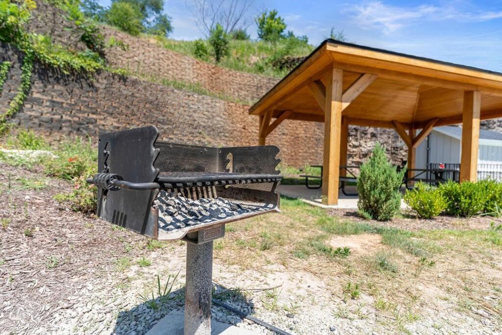 Spring Special No Dog Fee New Listing No Steps King Beds Apartment *