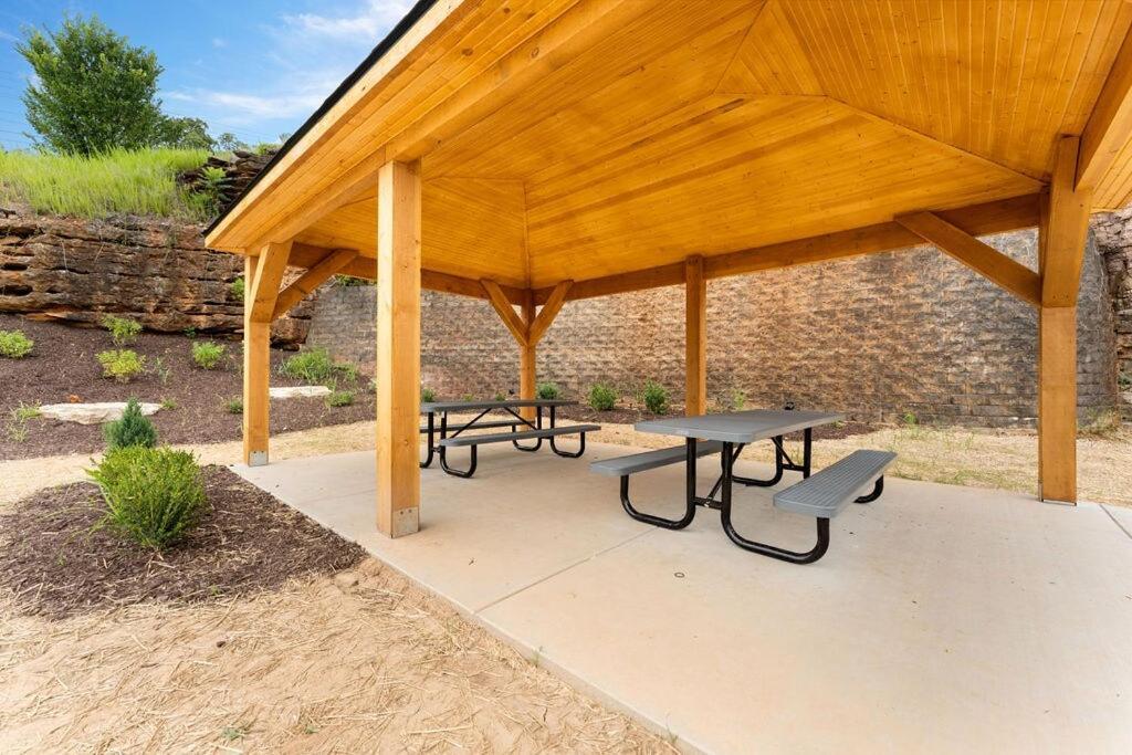 Spring Special No Dog Fee New Listing No Steps King Beds *